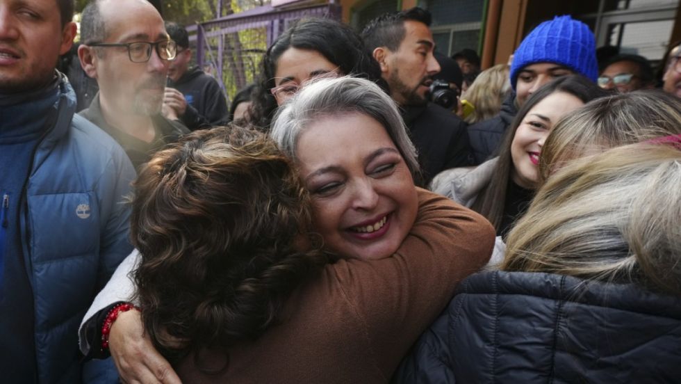 Chile: Jara triunfa en las primarias del oficialismo
