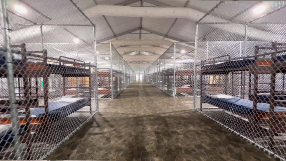 “Alligator Alcatraz”, la prisión para migrantes rodeada de caimanes inaugurada por Trump 