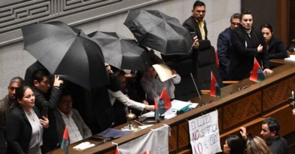 Senadores señalan que tratarán contrato de litio en mesas de trabajo