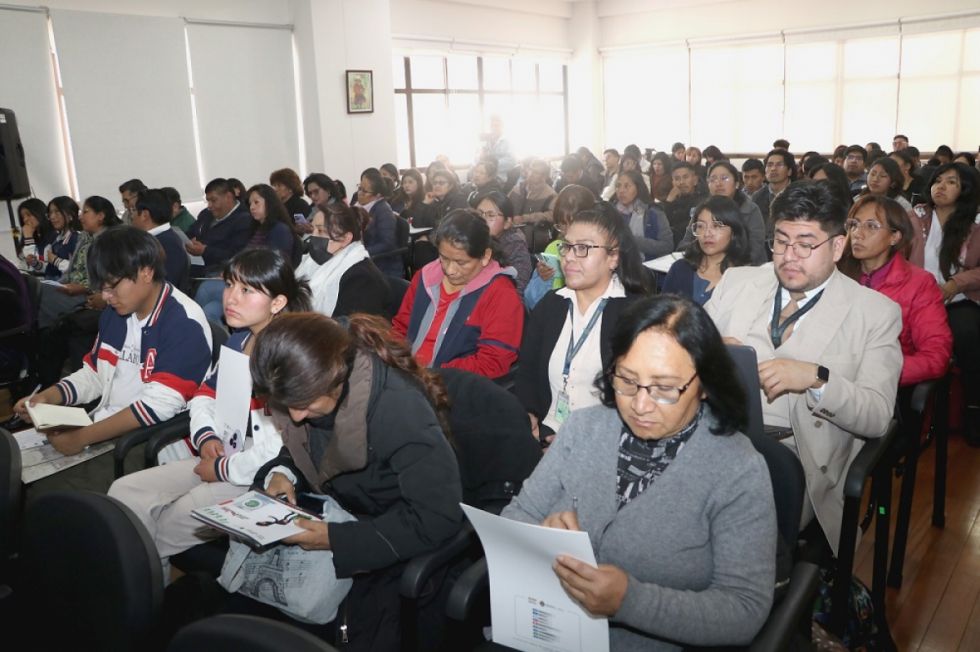 Prevén aplicar educación financiera en los colegios 