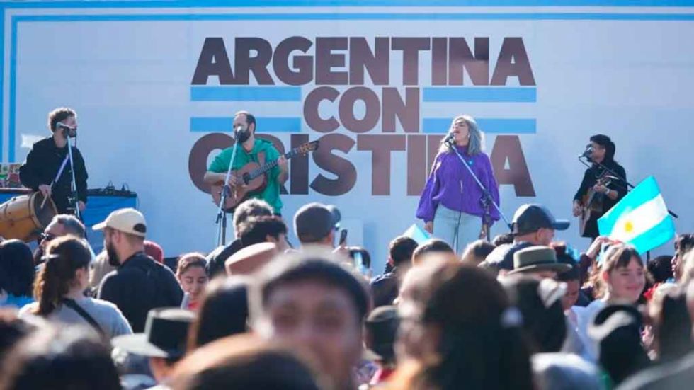 Peronistas se manifiestan en apoyo a Fernández