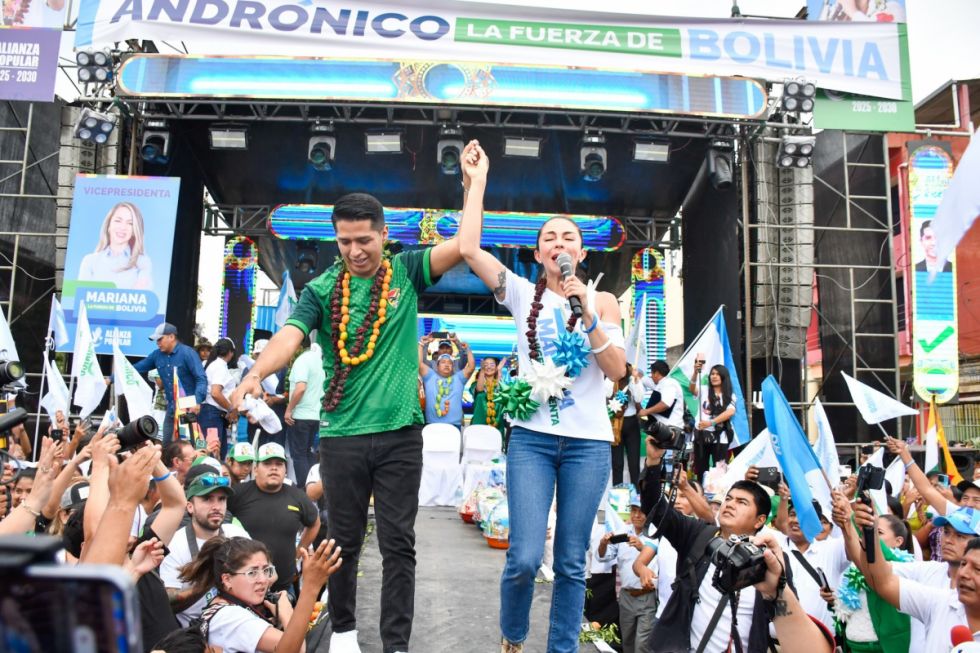 Rumbo al 17A: Entre piedras y  discursos la izquierda busca unirse