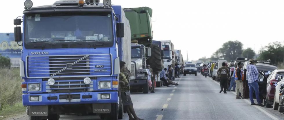 Transporte pide  libre importación  de combustibles