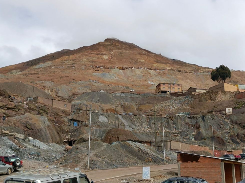 Ministro descarta hundimientos en la cima del Cerro Rico de Potosí