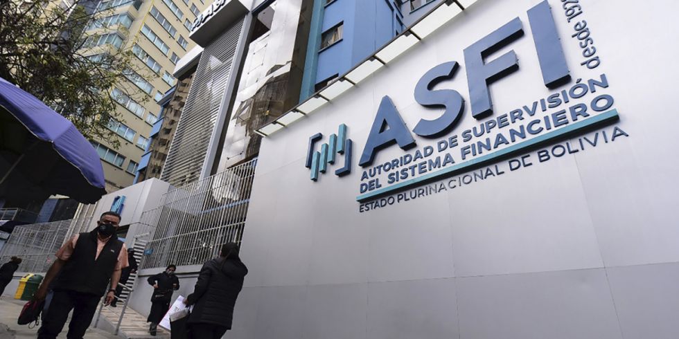 “Realiza afirmaciones alarmistas”, ASFI defiende proceso contra un tiktoker
