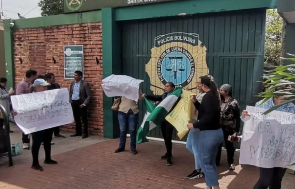 Liberan al tiktoker denunciado por ASFI, pero el proceso penal seguirá abierto 
