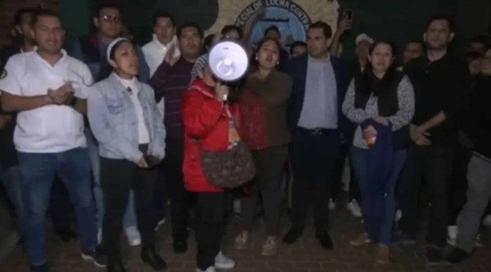 Madre de tiktoker exige su liberación, denuncia abuso de autoridad de la ASFI