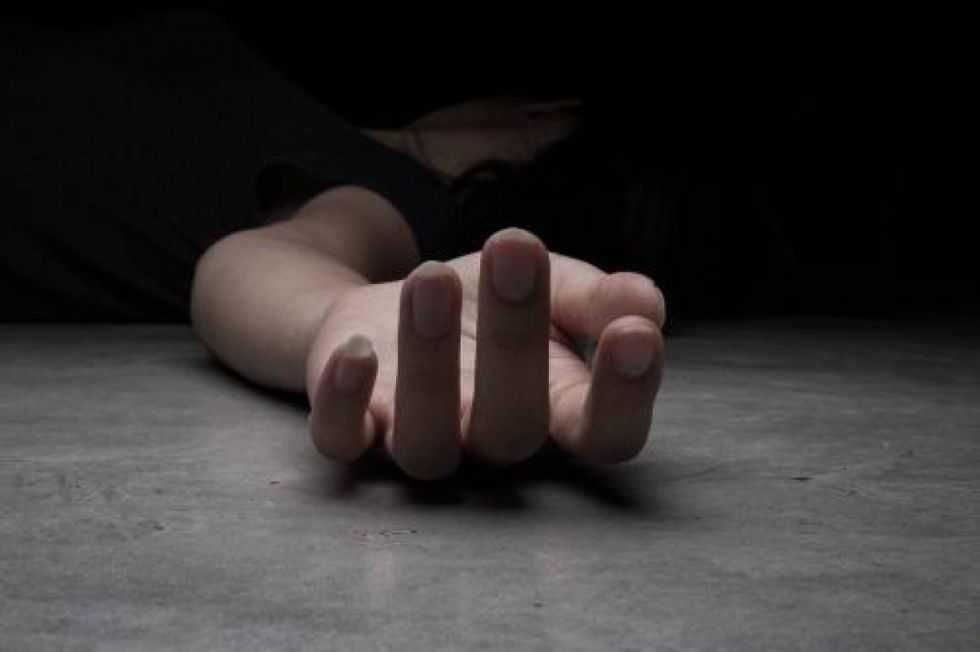 Una mujer muere con signos de violencia, investigan feminicidio 