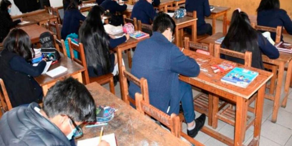 Recomiendan mantener clases a distancia