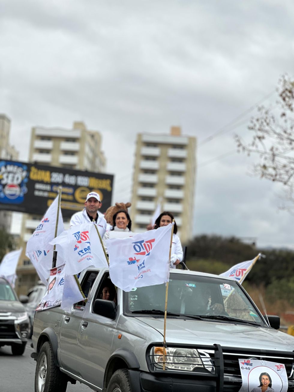 Paty Paputsakis aprovecha el feriado e inunda la C40 con una caravana