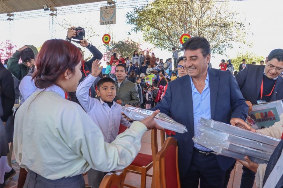 La Alcaldía distribuirá material escolar a 55.000 estudiantes