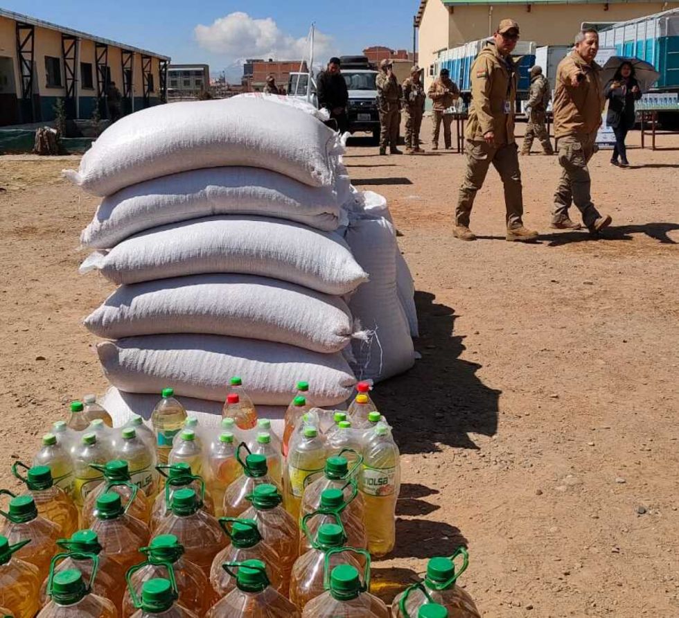 Comisan alimentos y vehículos de contrabando