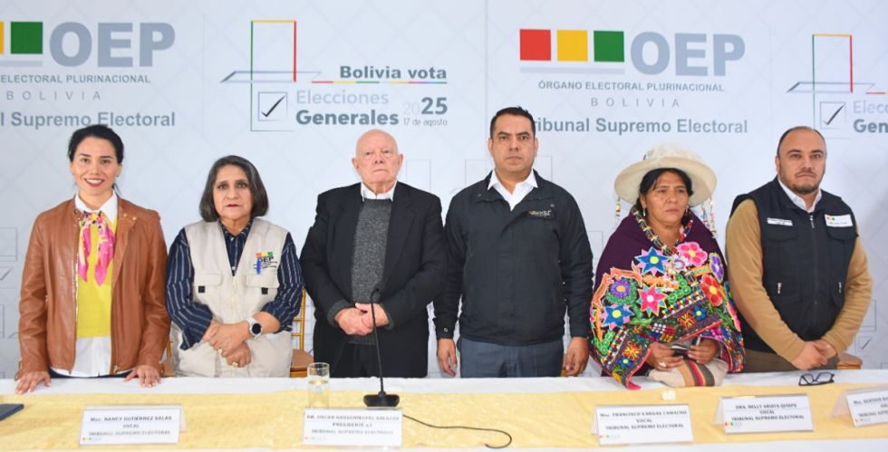 Bolivia se encamina a la segunda vuelta electoral tras una jornada pacífica y con alta participación ciudadana