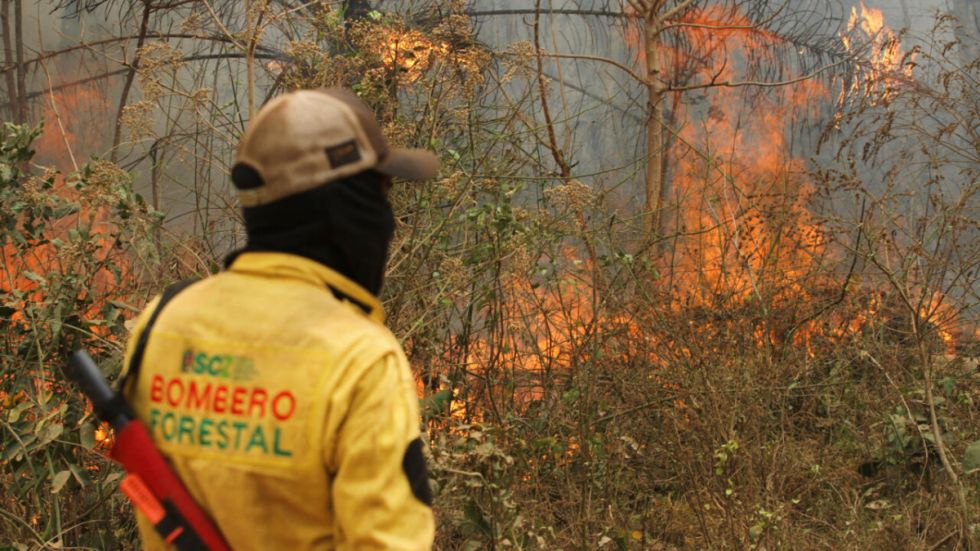 Gobierno emite alerta roja por la propagación de incendios en 31 municipios 