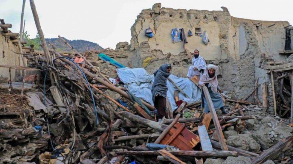 Terremoto en Afganistán: 800 muertos y más de 2.700 heridos