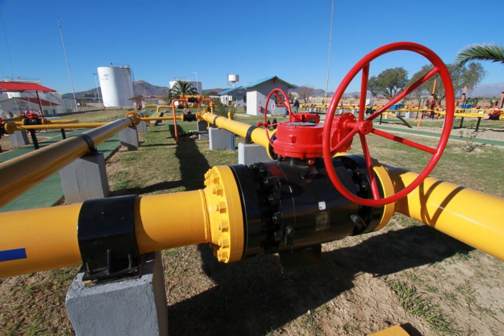 Según el INE, en un año la exportación de gas bajó un 35% 