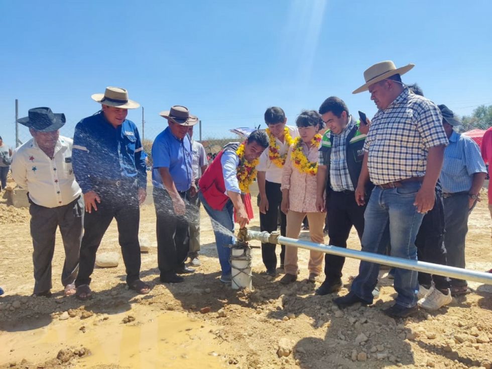 Vecinos de San Mateo estrenan un sistema de agua potable 
