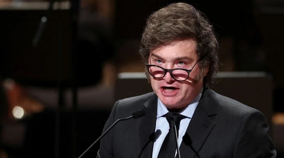 Sondeo: Se desploma la imagen positiva de Milei