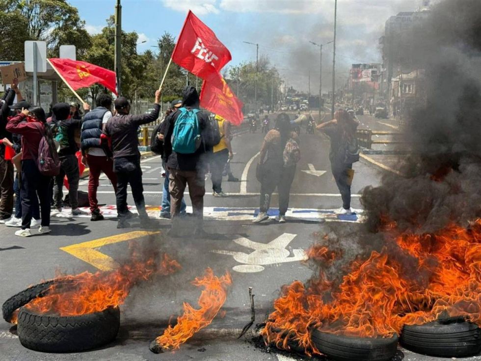 Universitarios se suman a protestas contra Noboa
