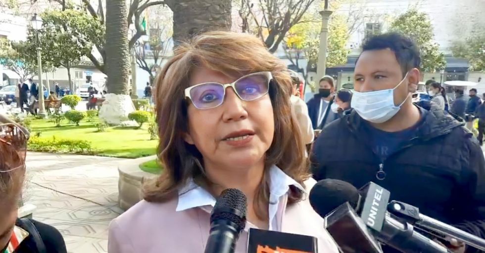 “Chau y a tu casa”: legisladora de CC reclama celulares para diputados salientes (video)