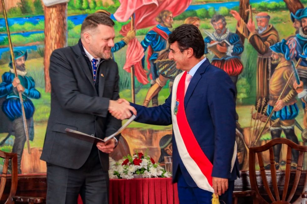 Embajador británico ve en Tarija gran potencial turístico 	