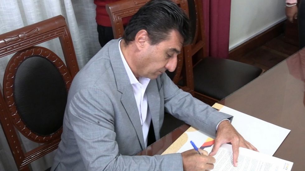 Alcalde pide archivar ley de “impuestazo” al vino y al singani 