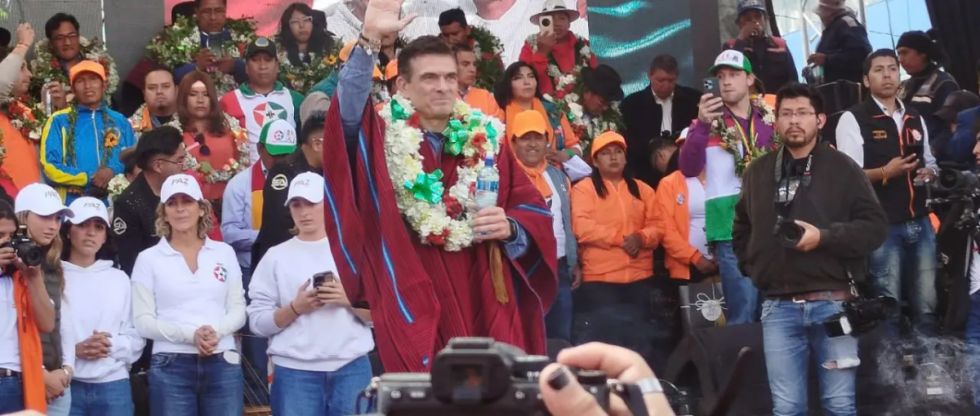 Rodrigo cierra campaña sin Lara en El Alto 
