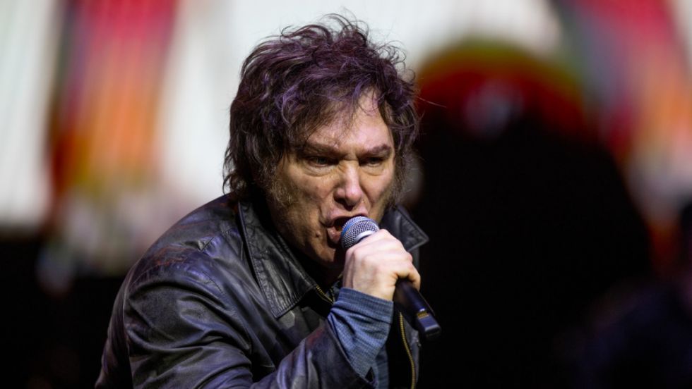 Milei: "Nos van a salir dólares por las orejas"