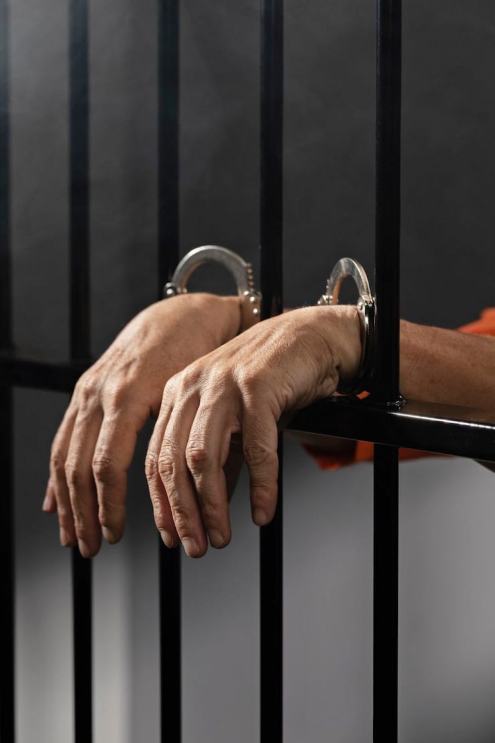 Tras caída de prófugo, lo condenan por abuso a menor