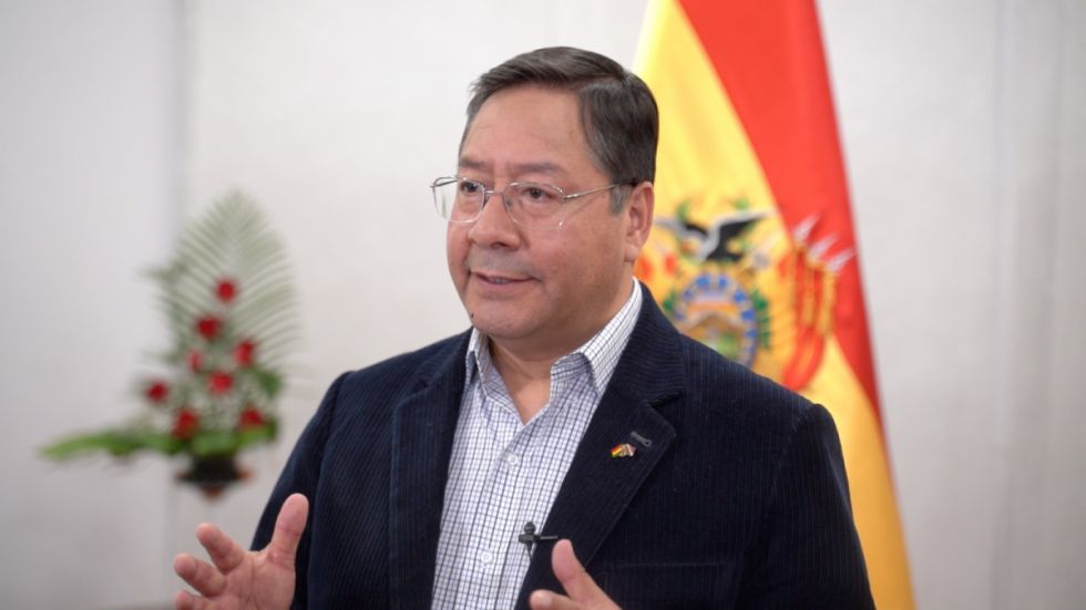 Luis Arce reprocha tardío tratamiento de 10 créditos