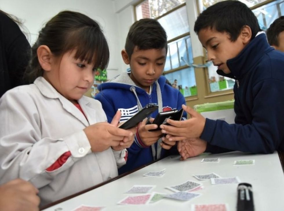5 razones a favor y 7 en contra de que los niños tengan un ‘smartphone’