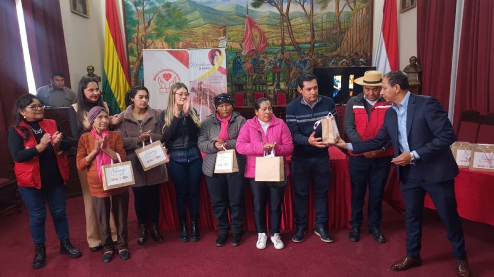 Alcaldía entregó 60 pelucas a las pacientes con cáncer 