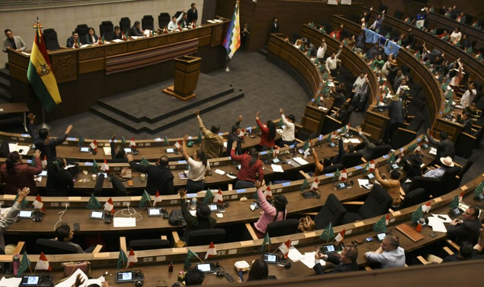 En polémica votación, arcistas y evistas sancionan la ley de diferimiento de créditos