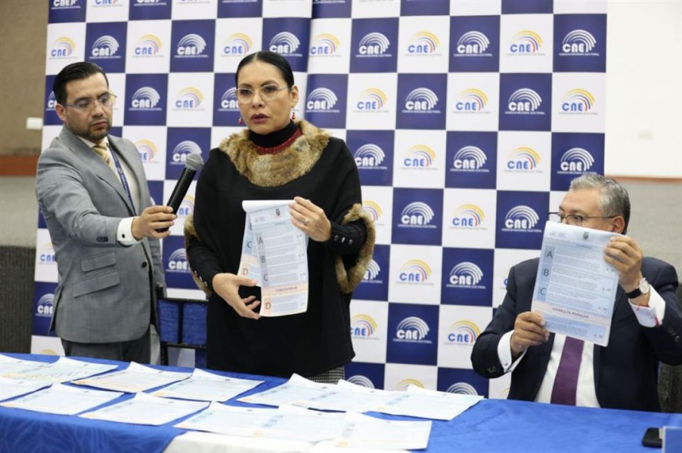 Ecuador: desmienten hallazgo de papeletas marcadas
