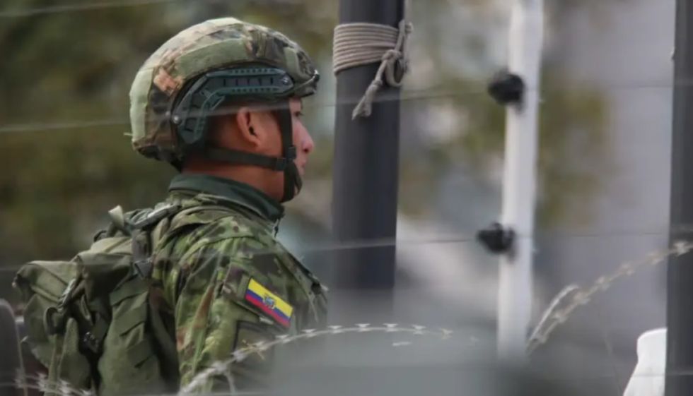 Hallan doce presos muertos en tres cárceles de Ecuador