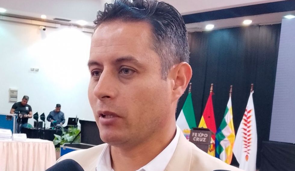 Confirman solicitud de Lara a la Policía para vestir uniforme en la posesión