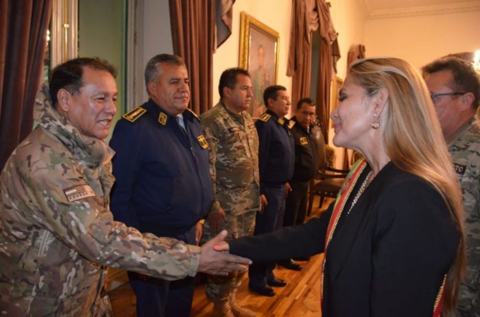 Tras liberación de Añez, Lara pide restituir a policías y militares dados de baja