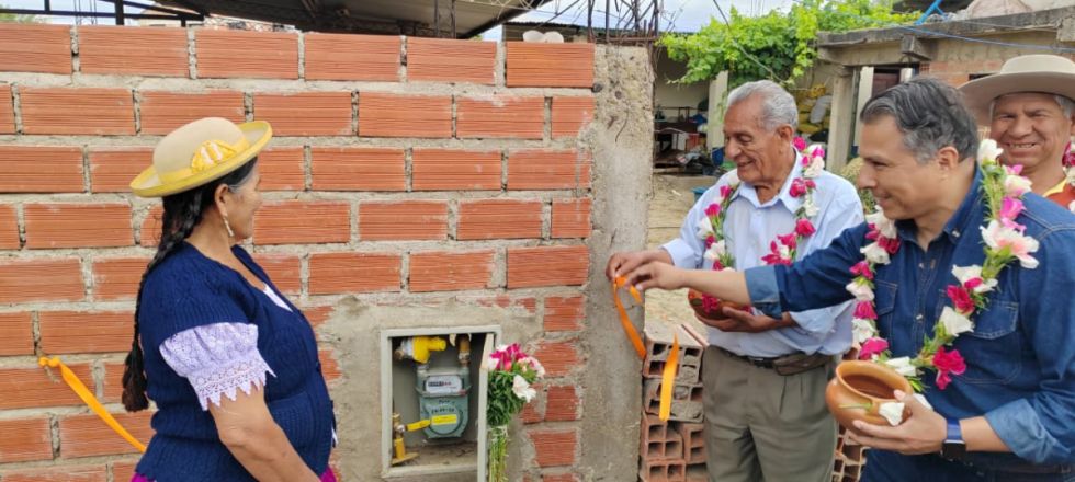 En Sella Méndez, Emtagas entrega acometidas en beneficio de 160 familias 
