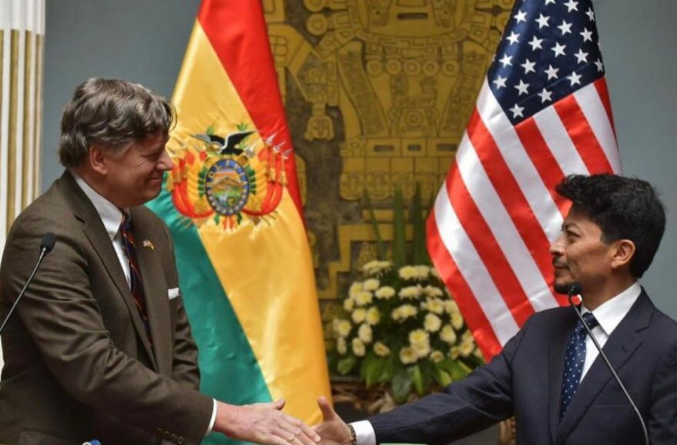 Estados Unidos dona medicamentos y equipos médicos para pacientes con VIH en Bolivia