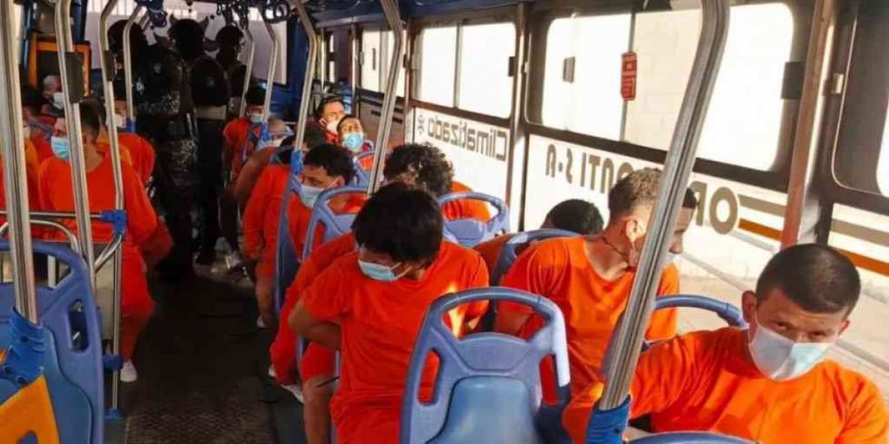 Ecuador: Trasladan a presos a una nueva cárcel