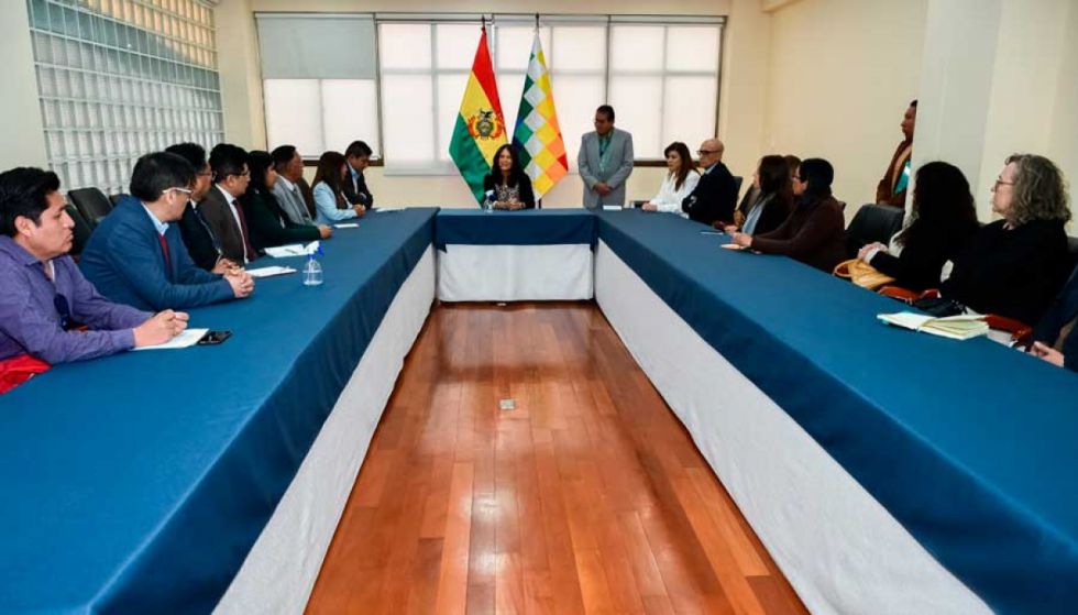  Educación: Detectan 45 funcionarios contratados por política y nepotismo