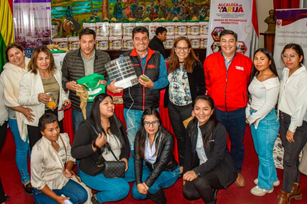 Alcaldía entrega equipamiento a 30 emprendedoras que comercializarán fruta deshidratada