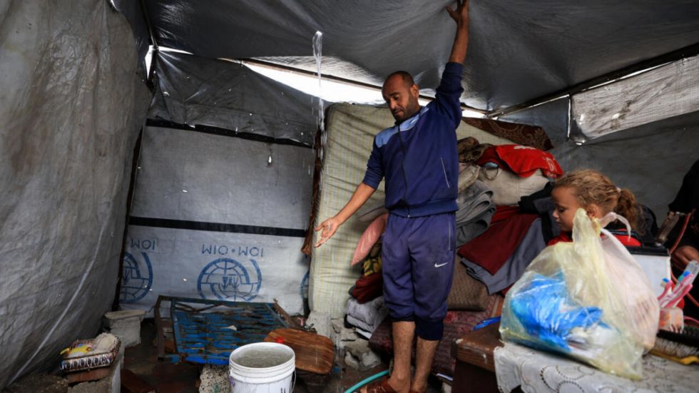En Gaza, el comienzo del invierno  sumerge a los palestinos en el frío