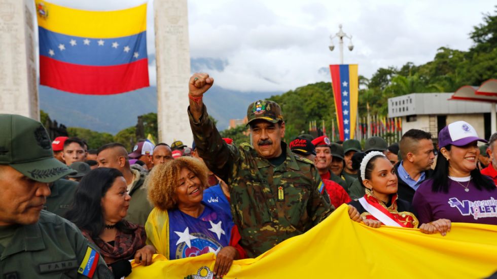 Venezolanos apoyan a Maduro ante amenazas de EEUU