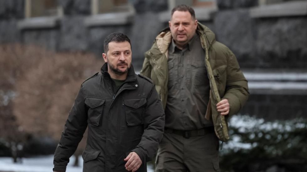 Renuncia la 'mano derecha' de Vladímir Zelenski