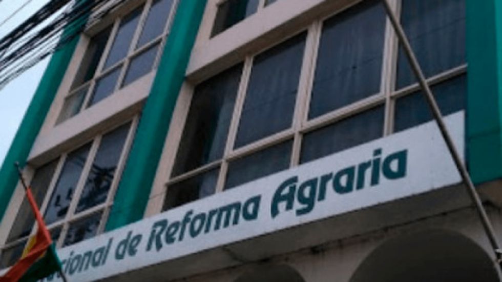 Gobierno inspecciona oficinas del INRA en Santa Cruz