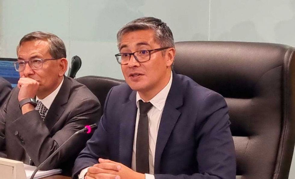 PGE: Espinoza promete reducción histórica del déficit