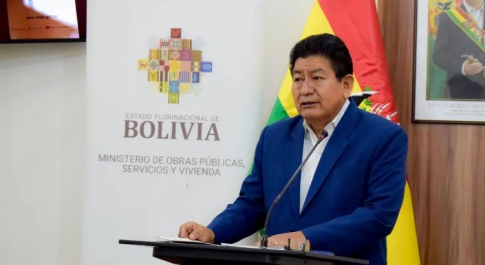 Transporte pesado anuncia proceso penal contra exministro Montaño por estado de carreteras y manejo de recursos
