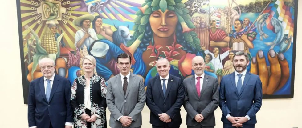 Rodrigo Paz se reúne con embajadores europeos