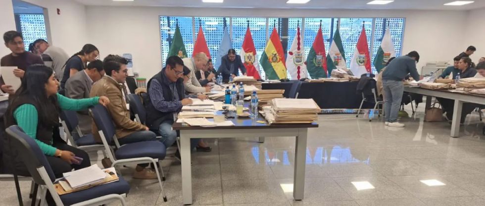 Comisión revisa méritos de postulantes a vocales